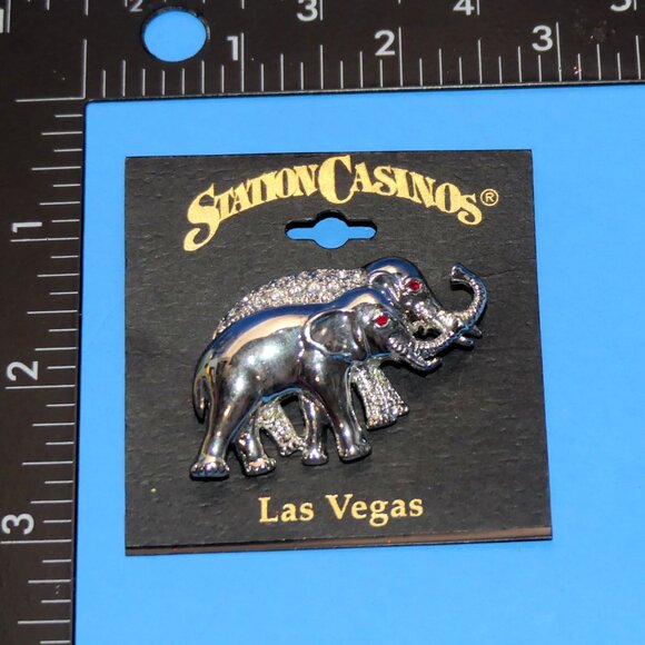 Vintage STATION CASINOS Las Vegas Elephant Brooch Pin Rhinestones Silver Tone - Picture 5 of 5